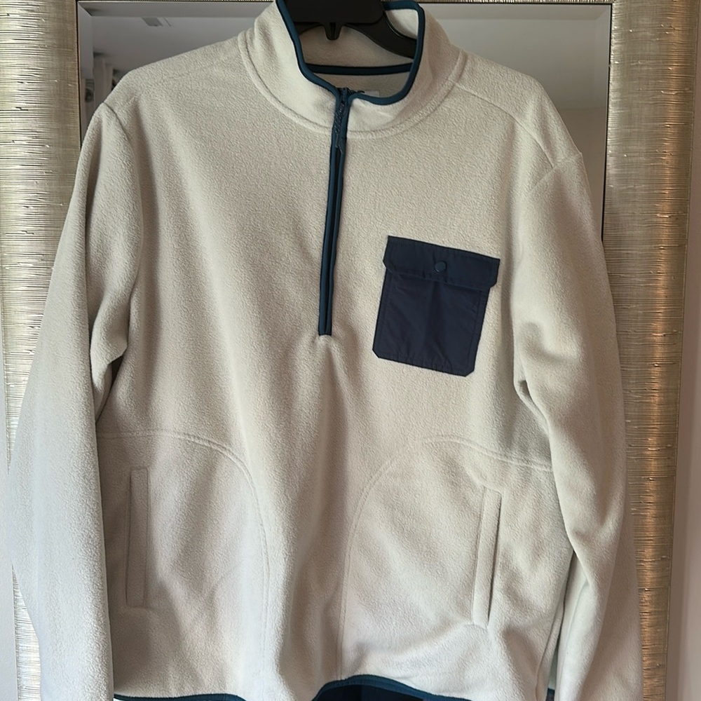 Men’s size XL NWOT cream and navy fleece pull over
